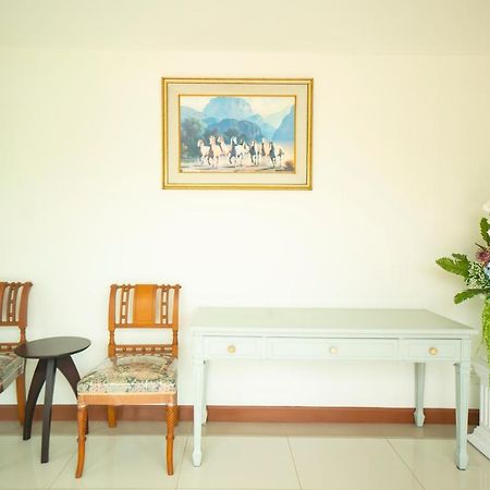 The Willing Hotel And Residence Bangkok Bagian luar foto