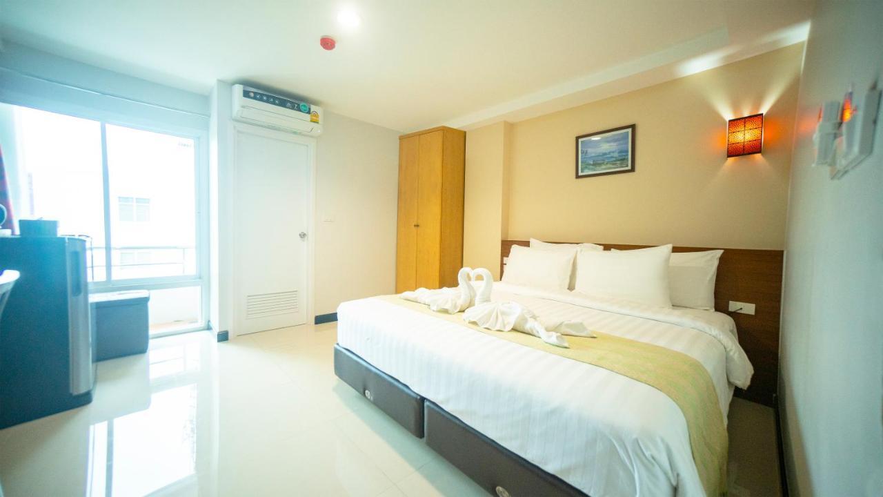The Willing Hotel And Residence Bangkok Bagian luar foto