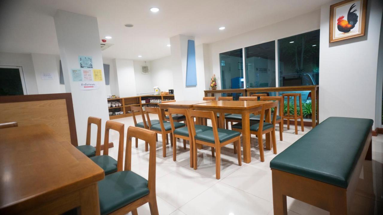 The Willing Hotel And Residence Bangkok Bagian luar foto